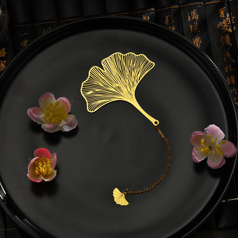 Изысканные полые металлические закладки для книг в форме листа золотого цвета с прожилками лотоса, закладки для книг с кисточками, канцелярские принадлежности для чтения для студентов