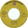 7-дюймовая пластинка PETER PAUL  MARY  Day Is Done  Make Believe Town 7279 Warner Bros.   1969 Американский рок Б/У