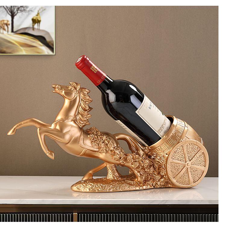 Стойка для виноградного вина украшает гостиную, роскошные винные шкафы высокого класса переехали в новые дома с декоративными подарками.