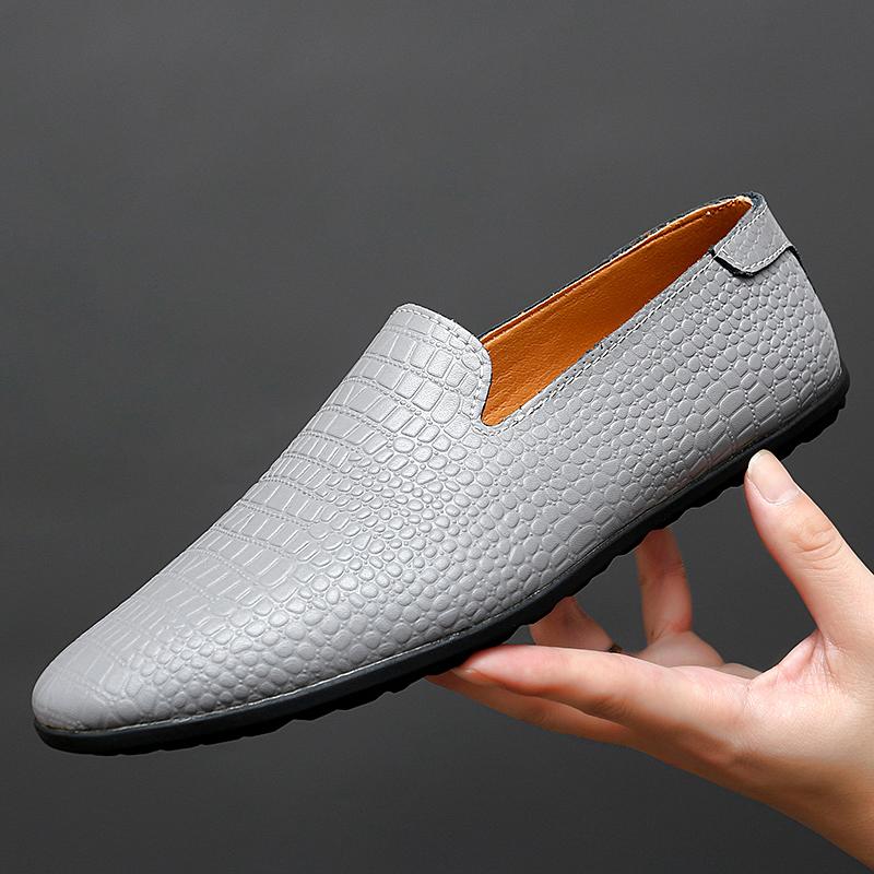 Модные мужские туфли slip on England Дышащие мужские мокасины из натуральной кожи Удобная обувь для мужчин Легкие мужские мокасины slip on
