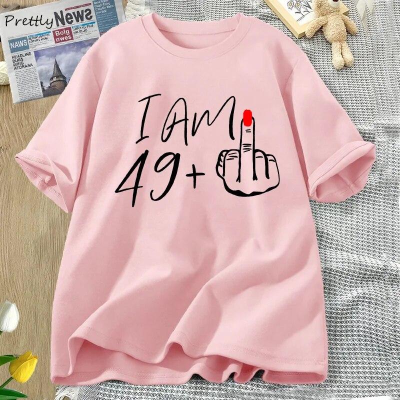Футболка «Я 49+» со средним пальцем, женская футболка для вечеринки в честь 50-летия, забавные футболки с круглым вырезом, женские футболки с рисунком, женская одежда унисекс