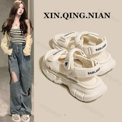 Лаконичные женские сандалии-кроссовки на платформе 2025 Новые удобные нескользящие повседневные пляжные туфли Увеличение роста Летняя обувь