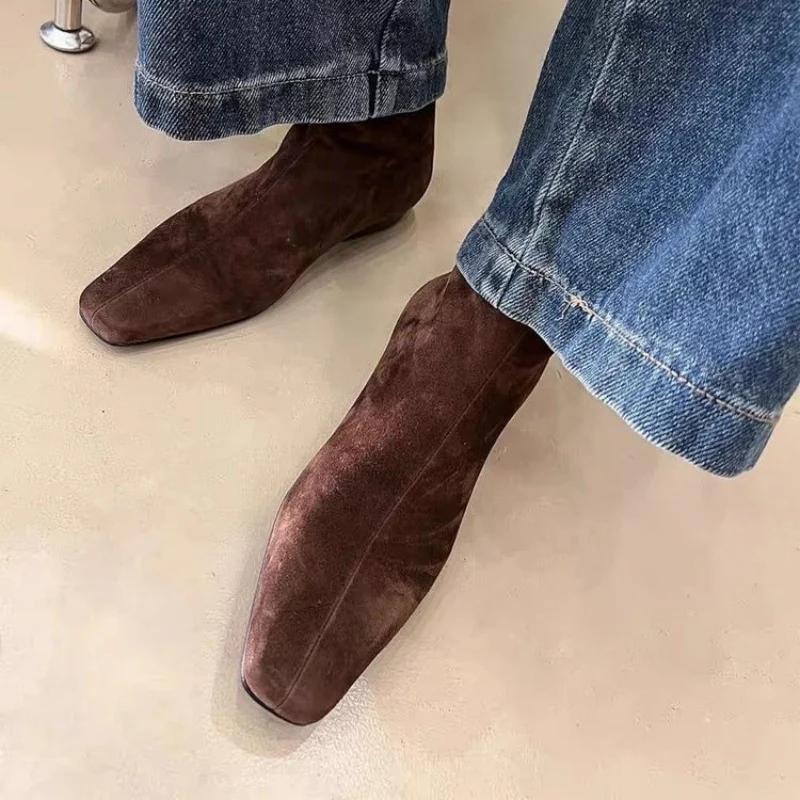 Ботильоны на плоской подошве из замши, теплые женские туфли, зимние брендовые повседневные туфли с квадратным носком, челси 2025 года, трендовые зимние ботинки на низком каблуке Mujer Zapatos