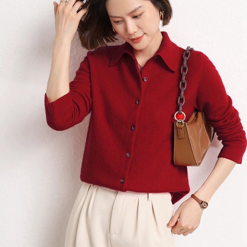 Весенне-осенняя вязаная рубашка с воротником поло в сочетании со свободным свитером с длинными рукавами, кардиганом не из кашемира и стильной курткой с высоким воротником