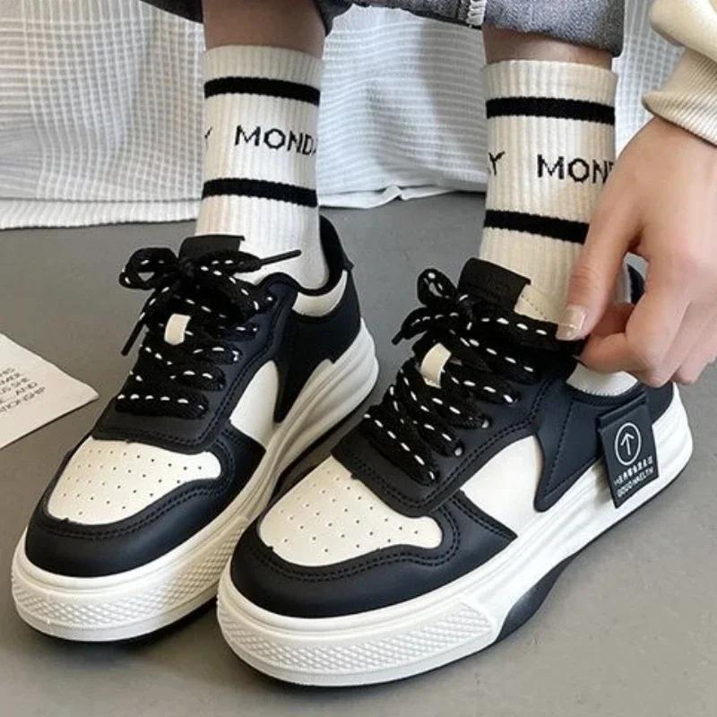 Модная женская спортивная обувь 2025 Горячая распродажа Повседневный дизайн на шнуровке Нескользящая обувь на толстой подошве для студентов Весна Осень Уличная обувь для ходьбы