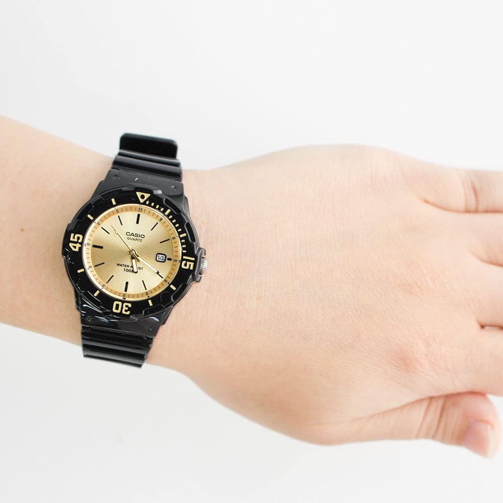 Casio Стандартные Женские Часы Черно-Золотые LRW-200H-9E Водонепроницаемые Стильный Дизайн