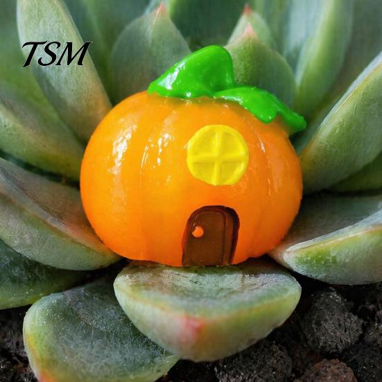Miniature Haunted House for Micro Landscapes Halloween Mini Resin Ornaments, Cute Pumpkin/Wizard Hat/Carrot Cabin Figurines Decorations Landscape