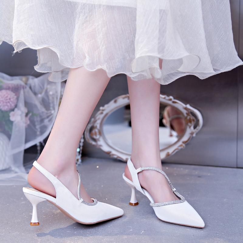 2024 Сандалии Универсальные Туфли на низком каблуке с ремешком Костюм Женский Бежевый Новый Низкий каблук Комфорт Шпилька Стразы Черный Мода