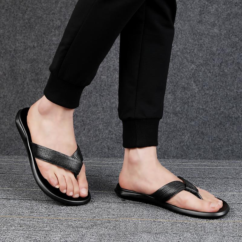 Мужские шлепанцы из натуральной кожи, новые летние тапочки для мужчин, нескользящие балетки, дышащие, полупрозрачные, классные тапочки, мужские сандалии