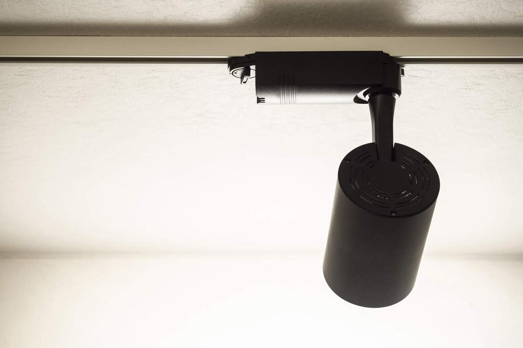 Professional-grade, high-intensity LED spotlight for duct rails, ST-RL18W, 150W, 18W, 45-degree beam angle, flicker-free, 2-year warranty (black,