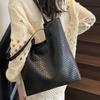 Commuter To Work Armpit Large-capacity Bag Women's 2025 New Korean Version Autumn and Winter Fashion Woven Tote Bag Shoulder Bag