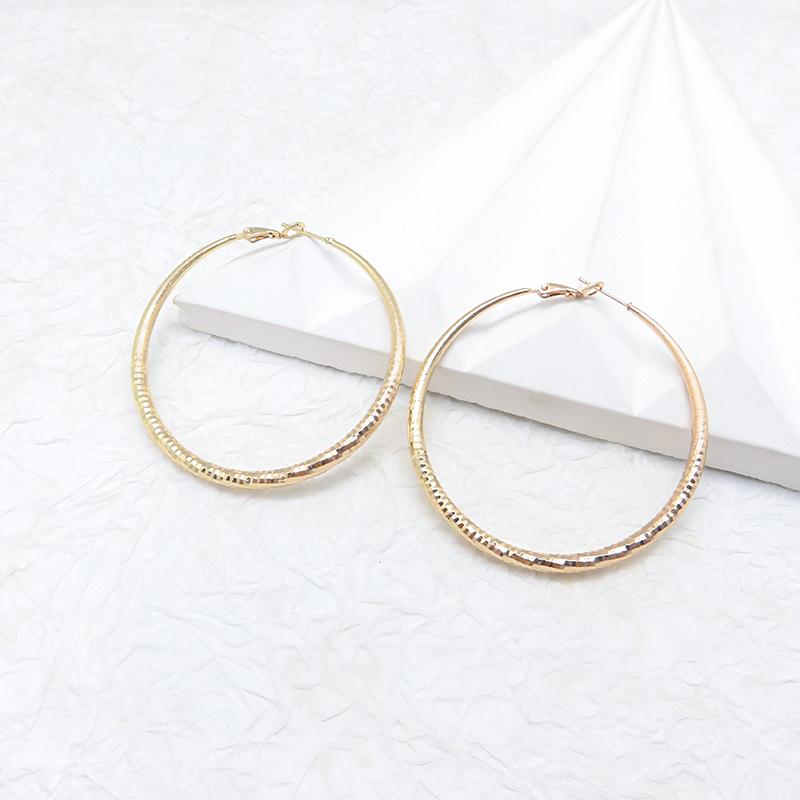 Модные большие круглые серьги премиум-класса с преувеличенными чешуйками