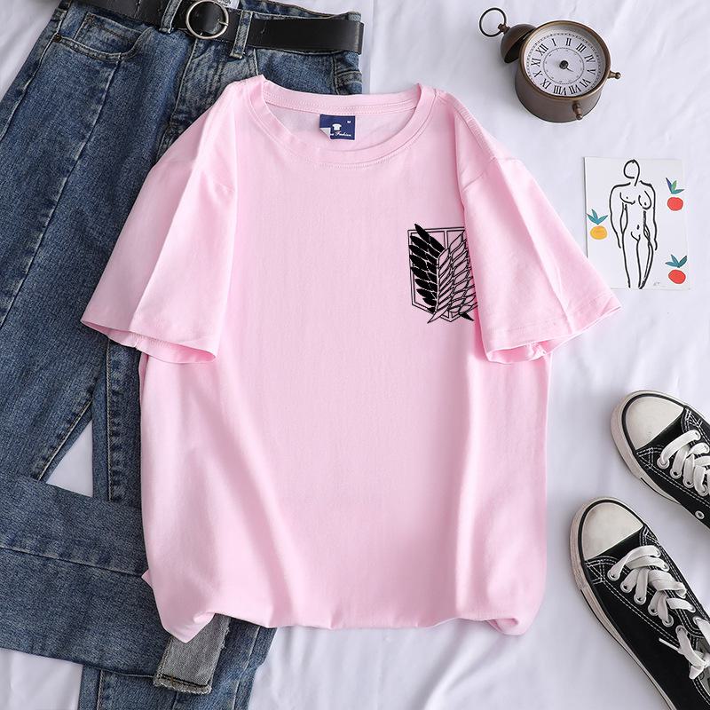 Футболка цвета карамели с логотипом Attack on Titan