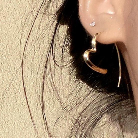 1 пара женских нерегулярных однотонных серег в форме сердца Huggie, цветные гальванические украшения для ушей