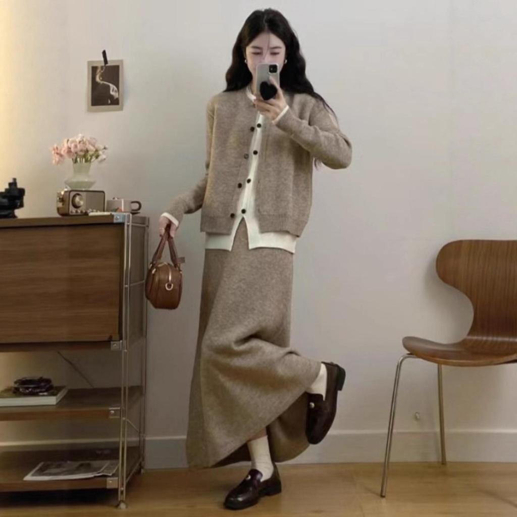 Plus Size Women's Autumn Outfit: Slimming Pear-Shaped Skirt, Relaxed Three-Piece Set