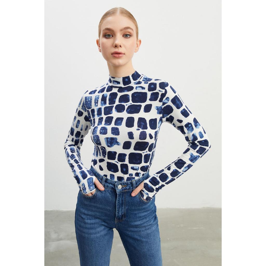 Женское черное боди с деталями на пальцах