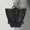 Черная кожаная сумка большой вместимости Женская 2025 Горячий стиль Повседневная маленькая универсальная сумка Однотонная сумка под мышкой И