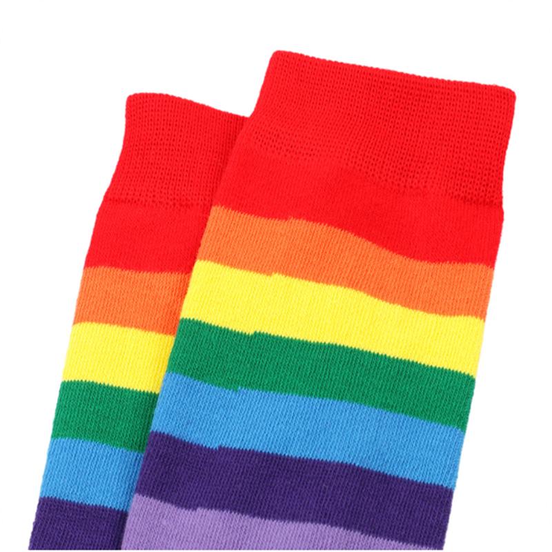 Радужные полосатые длинные гольфы выше колена женские фестивальные костюмные аксессуары для выступлений танцев красочные полосатые носки оптом