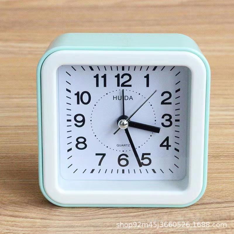 Бесшумный будильник с крупными символами для студентов, дома или спальни.