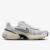 Nike V2K Run Унисекс Технологичные Кроссовки Summit White Pure Platinum Metallic Silver 23,0 см