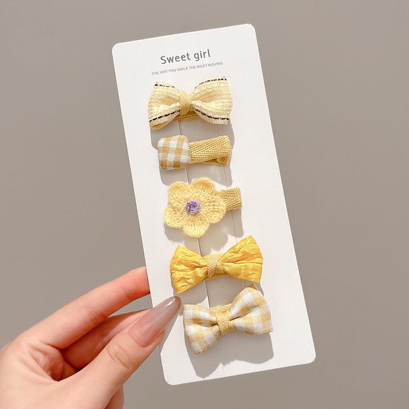 Retro Cute Baby Hair Clips – Gentle Fabric Flower Headwear for Girls