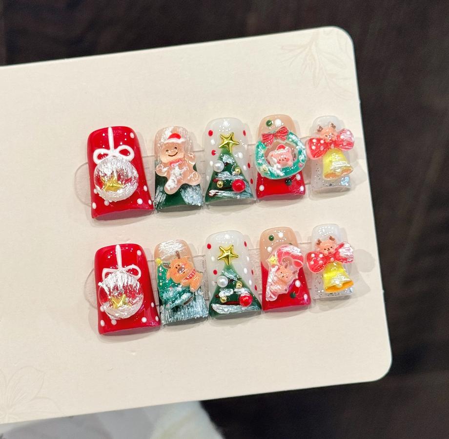 10PCS Christmas Artificial Nails with Duckbill Design Holiday Theme Press on Nails for Women Girls Festive Party Nail Art Decoration
