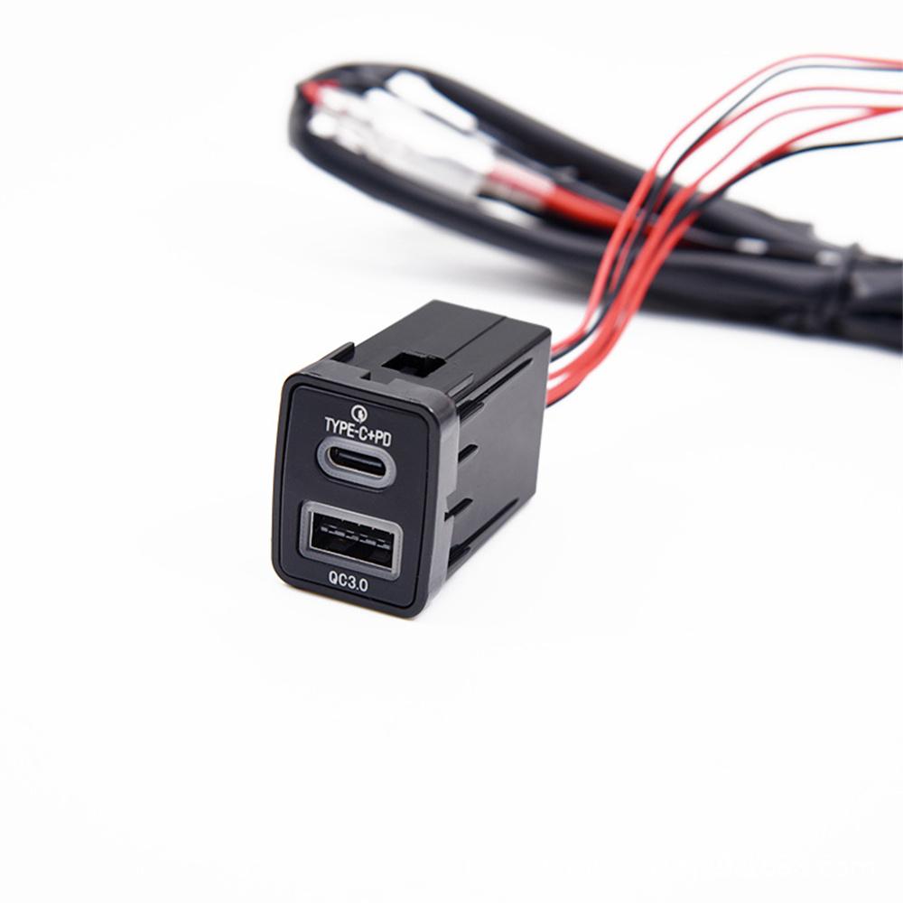 Автомобильное зарядное устройство QC3.0+Type-C USB-интерфейс Двойная розетка Для Nissan Tiida Qashqai Navara
