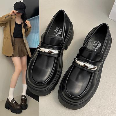 Темпераментные лоферы на платформе с одной педалью Женские осенние 2025 новые металлические из коровьей кожи Британские на толстом каблуке маленькие кожаные туфли