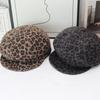 Retro leopard print octagonal newsboy hat female autumn and winter Maillard shows her face little British forward hat versatile short brim hat tide