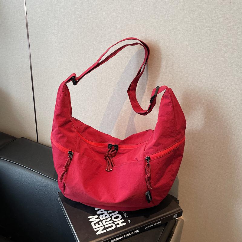 Сумка большой вместимости женская летняя новая нишевый дизайн сумка через плечо и кроссбоди простая通勤 сумка-пельмень