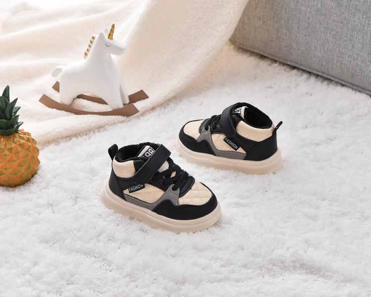 Зимние детские полуботинки на плюшевой подкладке: Теплые хлопковые спортивные туфли для мальчиков и девочек