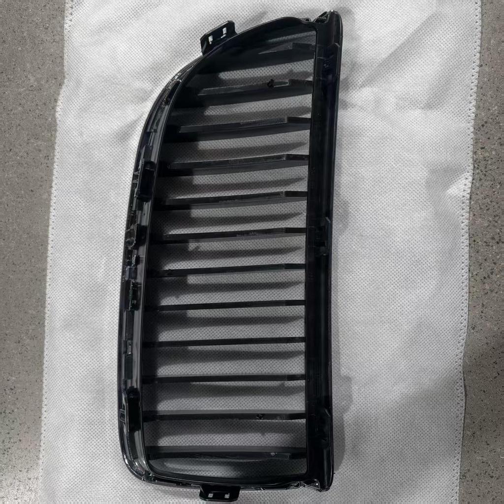 Chrome Grille with Black Mesh for BMW 3 Series E90 (2002-2008)