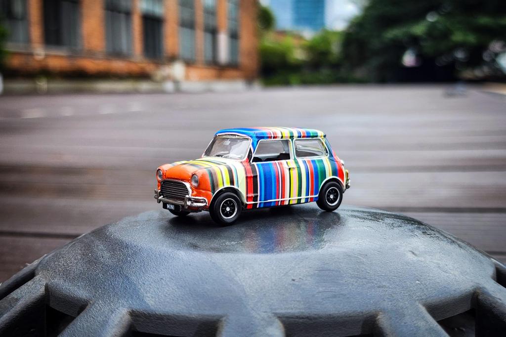 Игрушка East Tiny City Mini Cooper Арт-кар Полосатый Готовый продукт HYP00004