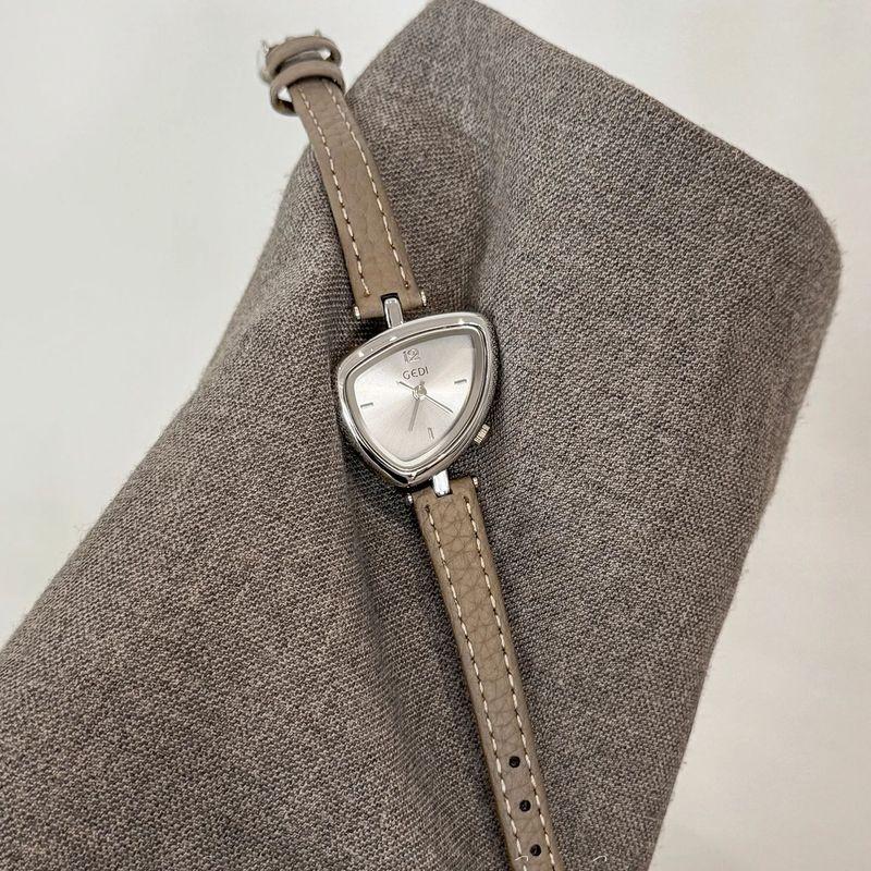 Retro-Chic Irregular Women's Watches Creative Triangle Small Dial Genuine Leather Strap Water-Resistant Quartz Women's Watch