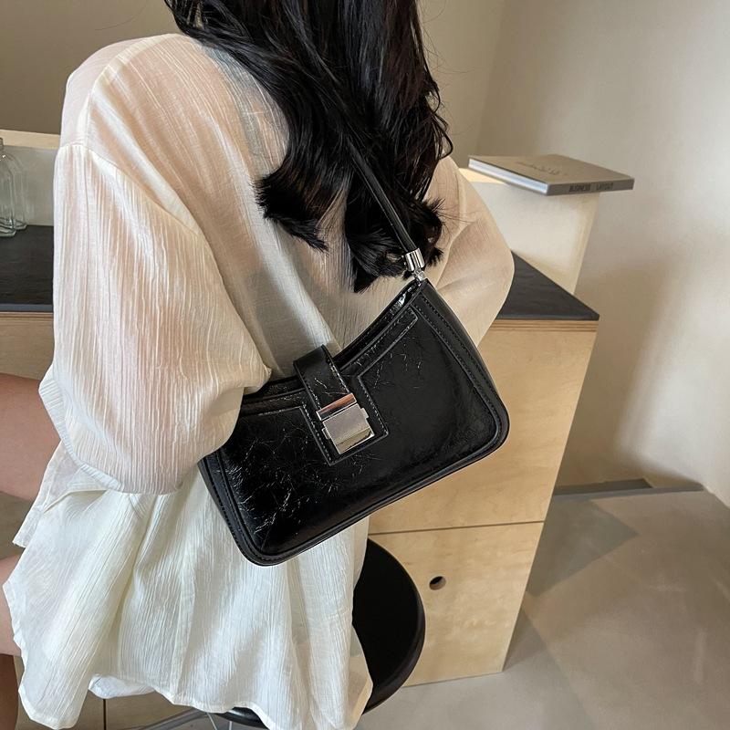 Премиальная текстура нишевая сумка женская сумка 2024 лето новая популярная универсальная сумка на одно плечо подмышкой ручная переноска маленькая квадратная сумка