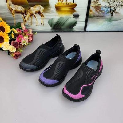 Весна 2025 старые северные тканевые туфли женские мягкая подошва нескользящие дышащие на плоской подошве туфли-мамы одинарные рабочие спортивные с широким носком женские туфли