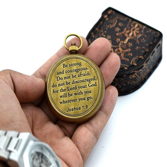 Будь сильным и мужественным Латунный компас с деревянным молитвенным компасом Религиозный подарок для мужчин женщин Причастие для мальчиков Подарок