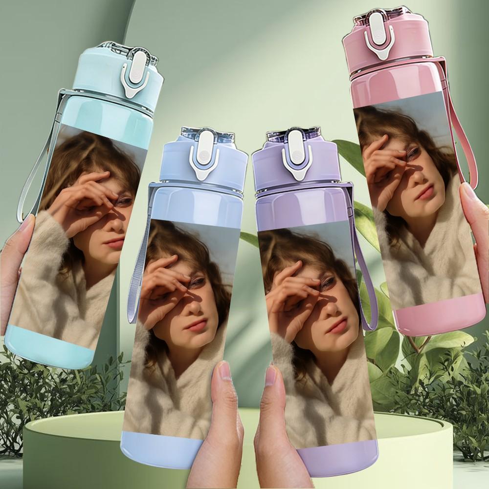 1PC Vintage Lady Soft Portrait 750ml Color Plastic Sports Water Bottle Leakproof Flip Straw Lid For Sports Office Home Use