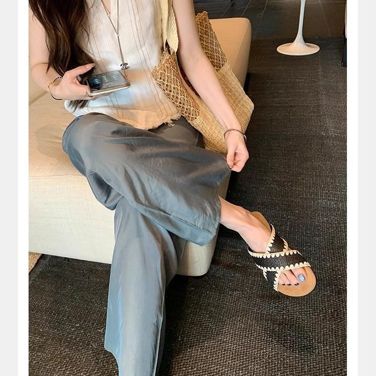 Grape mother has the same lazy style, contrasting colors and versatile weaving cross word with sandals, round head, lazy person, and one pedal sl