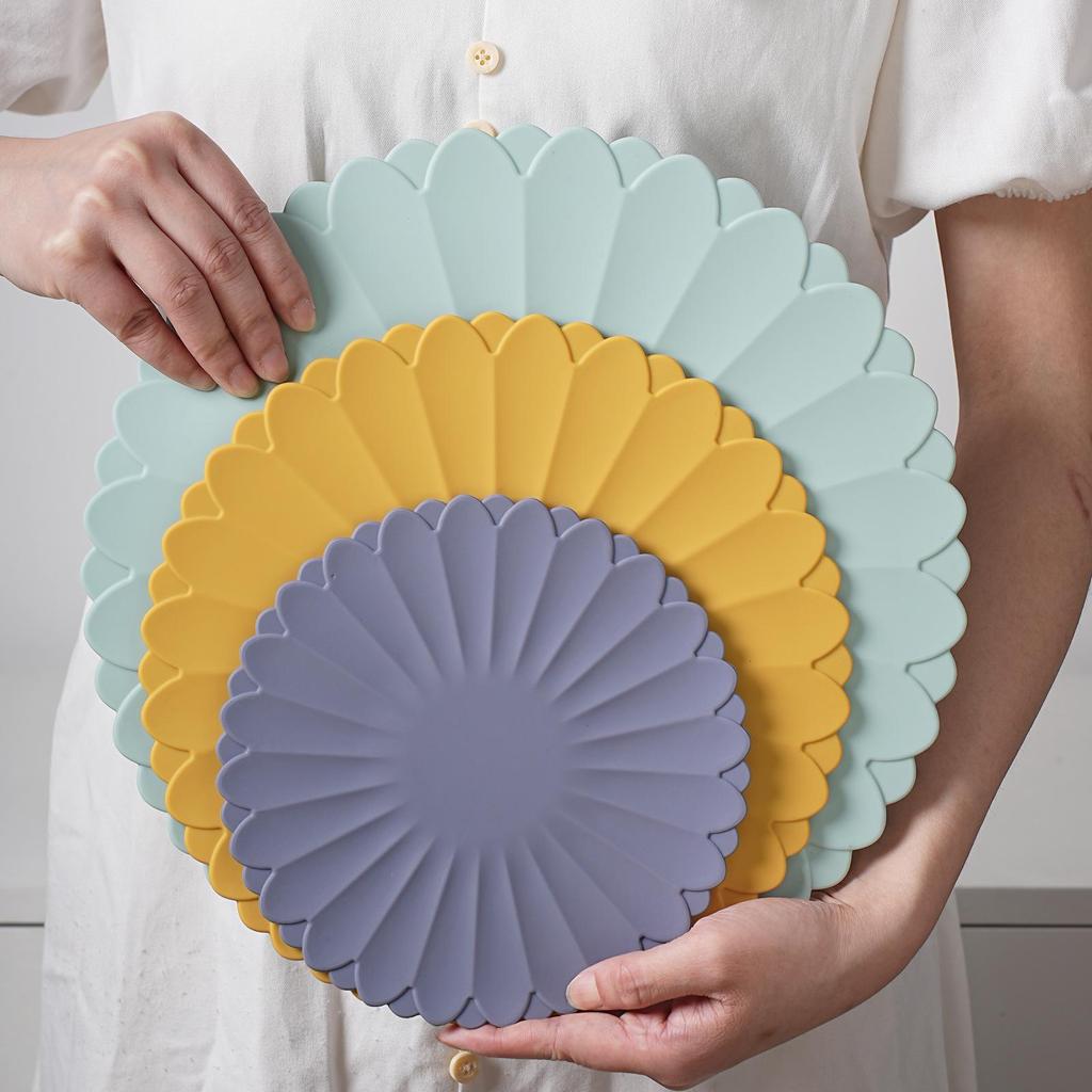 30cm Durable Anti-Scald Silicone Placemat - High Temperature Resistant
