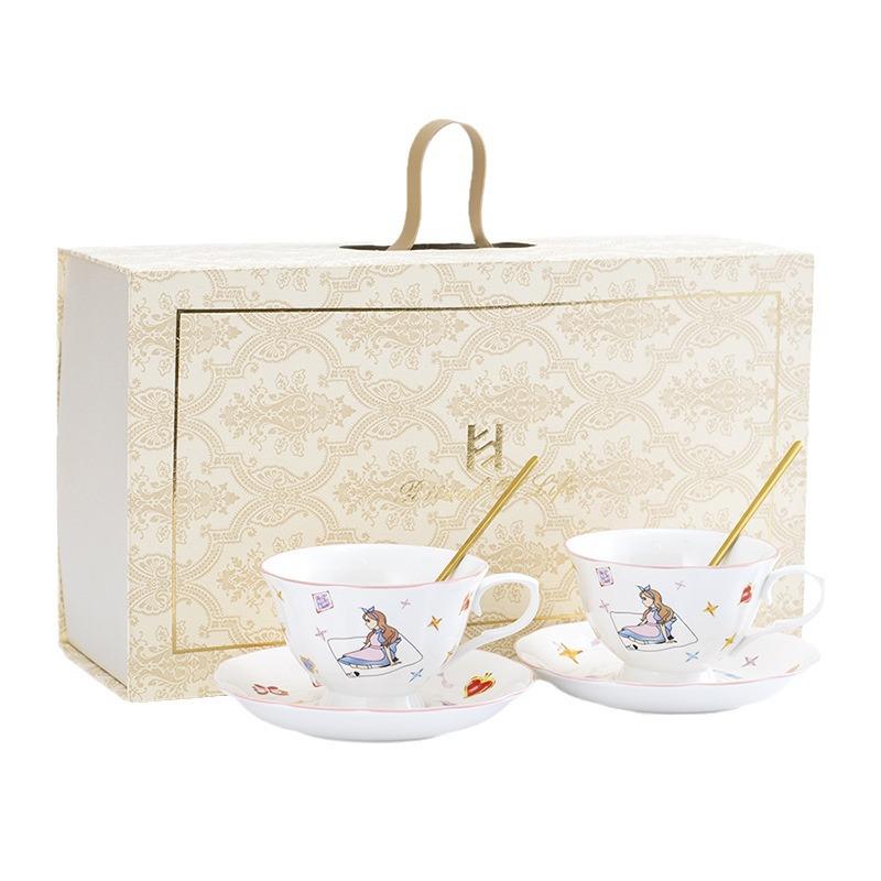 Кофейная чашка Алиса: Женский подарок на Новый год, День рождения, Свадьбу, Новоселье или для послеполуденного чая