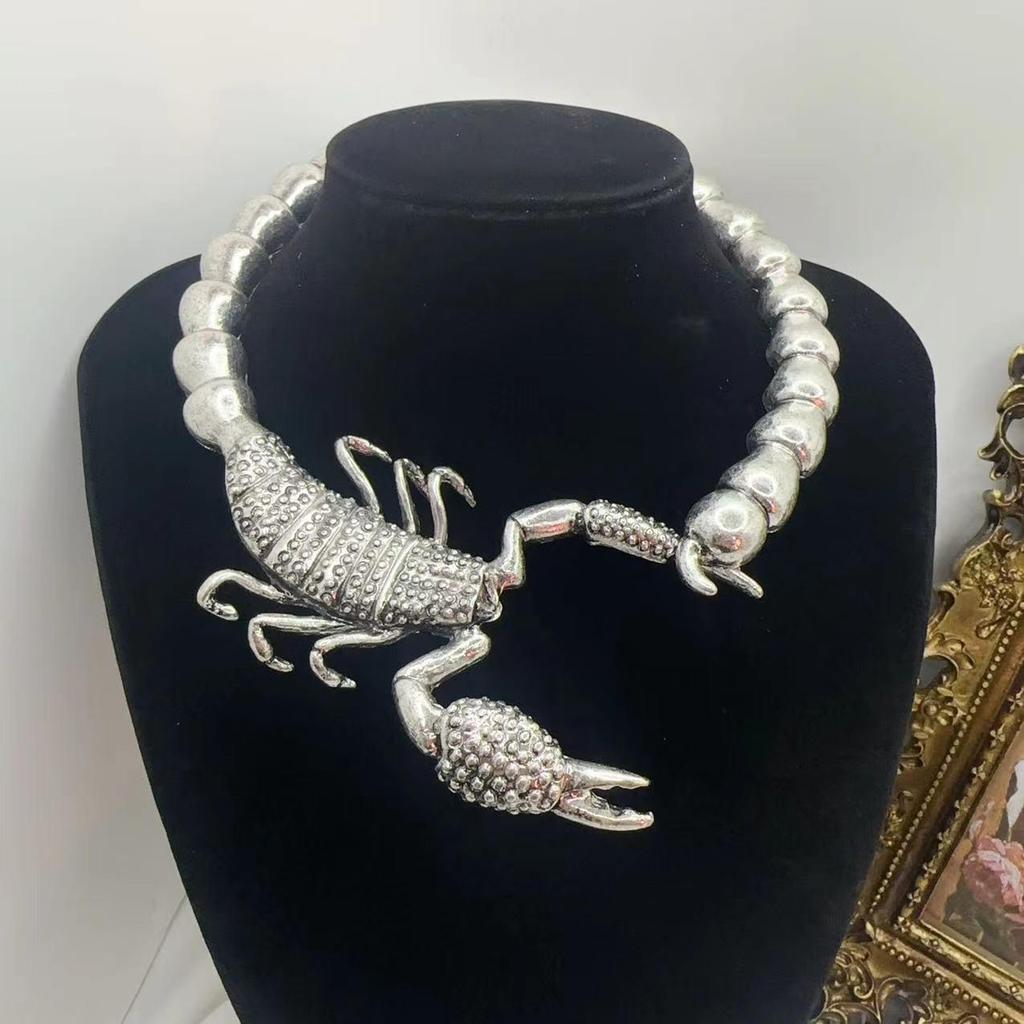 «Ожерелье-ошейник в стиле ретро со скорпионом — смелый панк-стиль с европейским и американским колоритом»