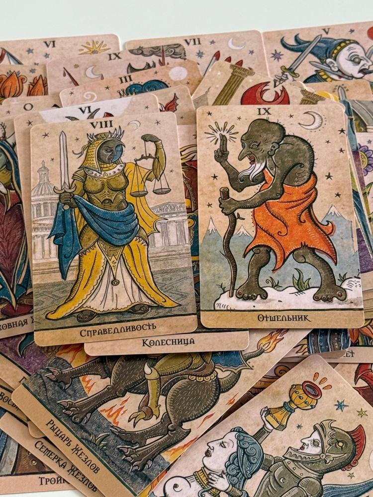 Таро "Триумфы Луны" Русская Версия Гадание Колода Судьбы Карты для Настольной Игры Для Семейной Вечеринки