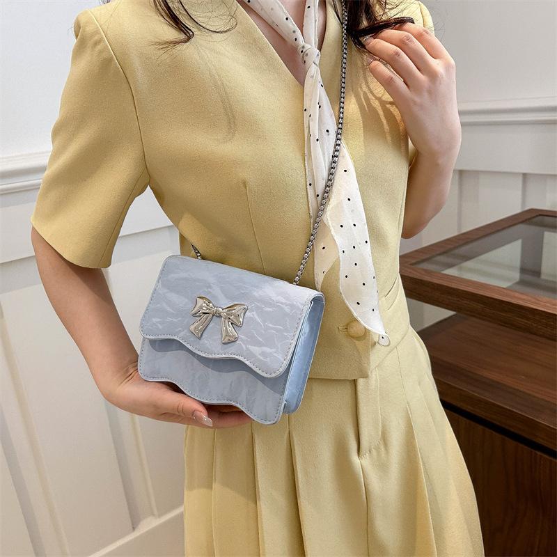 Простая текстура с бантом и нежной цепочкой, сумка через плечо на одно плечо, весна и лето, новая маленькая квадратная сумка, привлекательный внешний вид