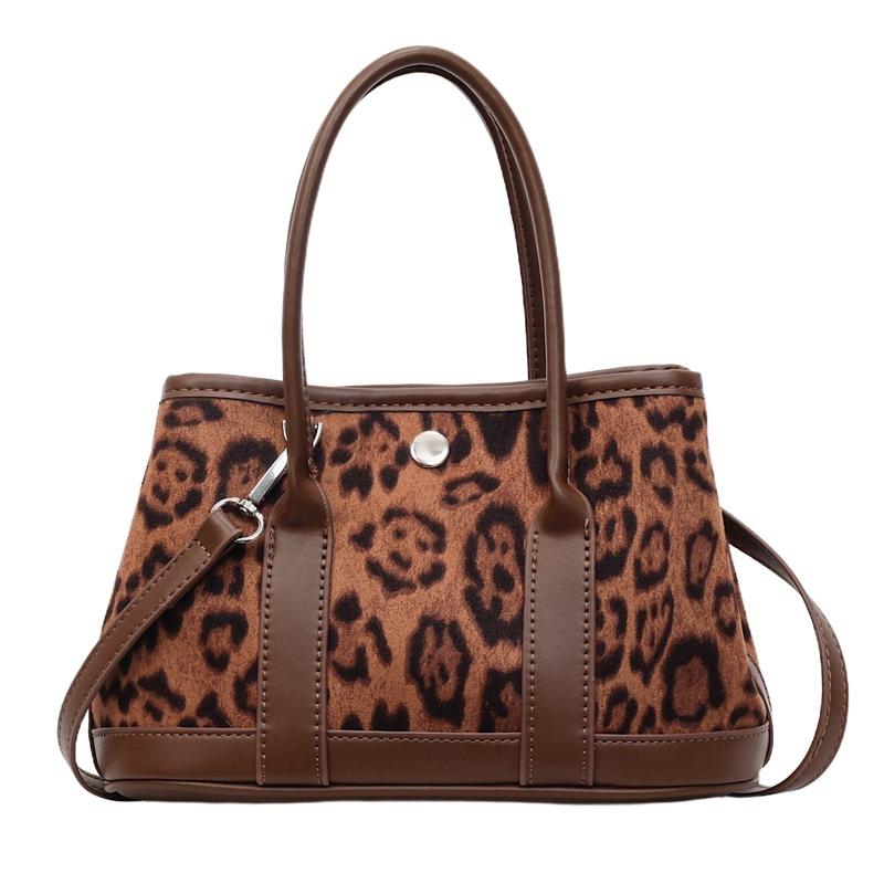 Ретро замшевая женская сумка 2025 осень и зима новая сумка-мессенджер для通勤 леопардовый принт универсальная сумка-ведро