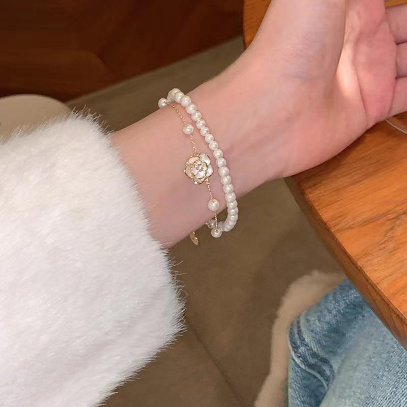 Элегантный двухслойный браслет и кольцо из жемчуга «Камелия»: Универсальные, высококачественные аксессуары для женщин