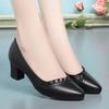 Элегантные и модные туфли с острым носком и толстым каблуком из натуральной кожи, дышащие и неутомительные для работы на работе, черные рабочие туфли