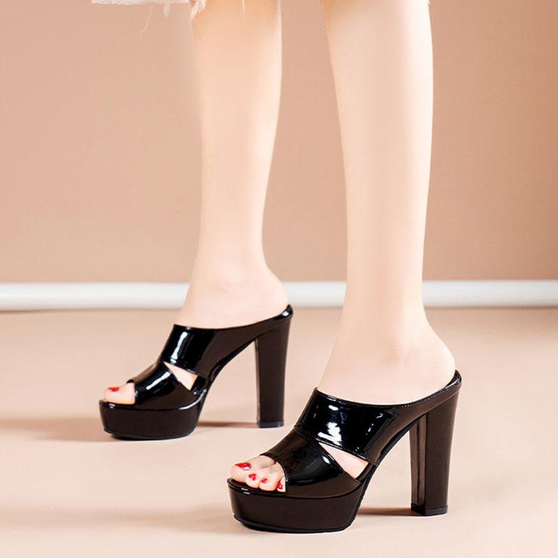 Модные женские тапочки на высоком каблуке, новинка 2024 года, толстая женская обувь, трендовые сандалии на платформе, женские сексуальные однотонные шлепанцы, шлепанцы