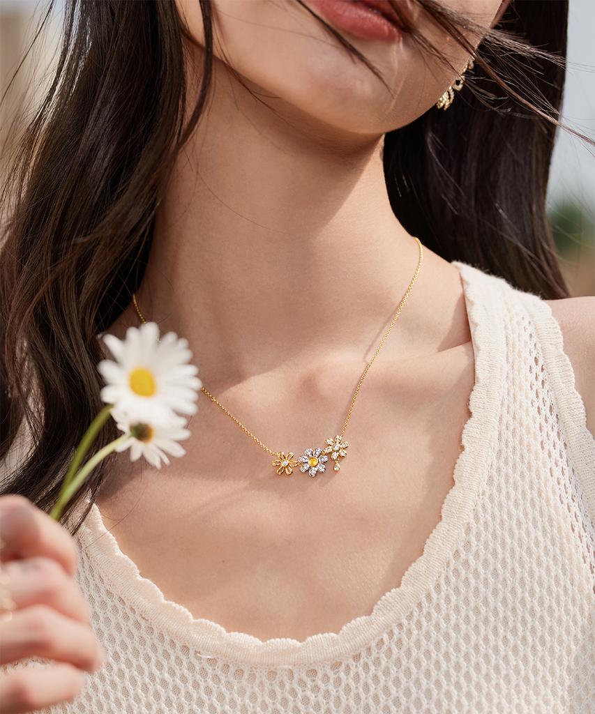 Lola Rose Daisy Citrine Triple Flower Pendant Women'S Necklace