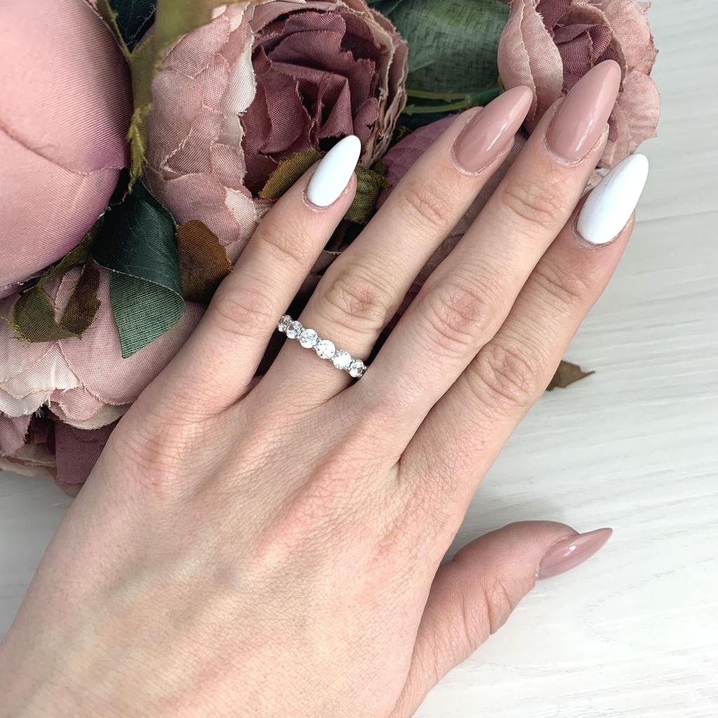 Серебряное кольцо с фианитами, вес изделия 3,95 гр (2078777)